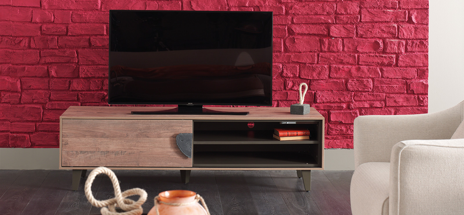 ORLANDO Natural warmth of wood: Orlando TV Unit