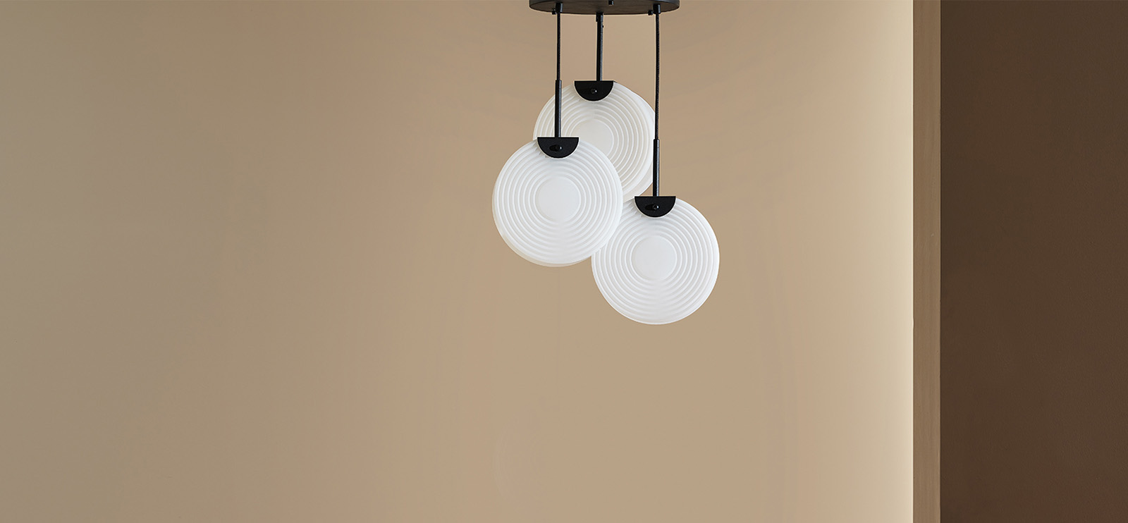 SOLE Modern Reflection of Light